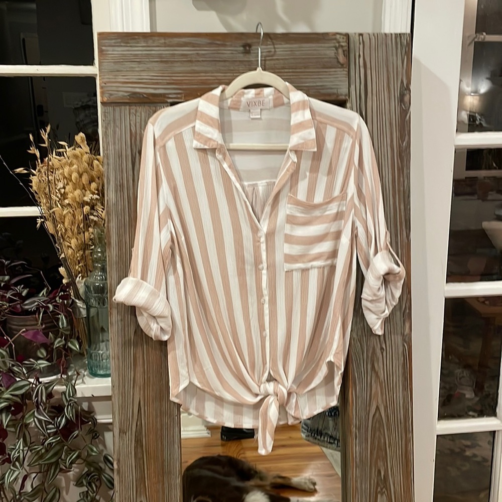 Stripped roll up quarter sleeve, button up shirt with front tie